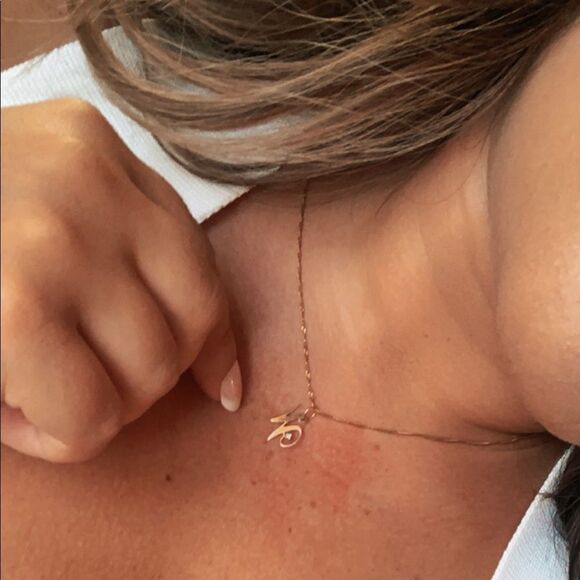 vintage Jewelry - Gold dainty “W” initial pendant